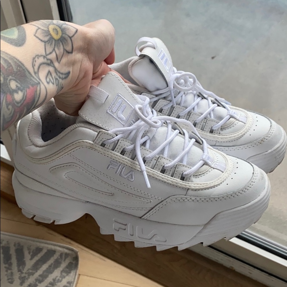 ALL WHITE FILA DISRUPTOR